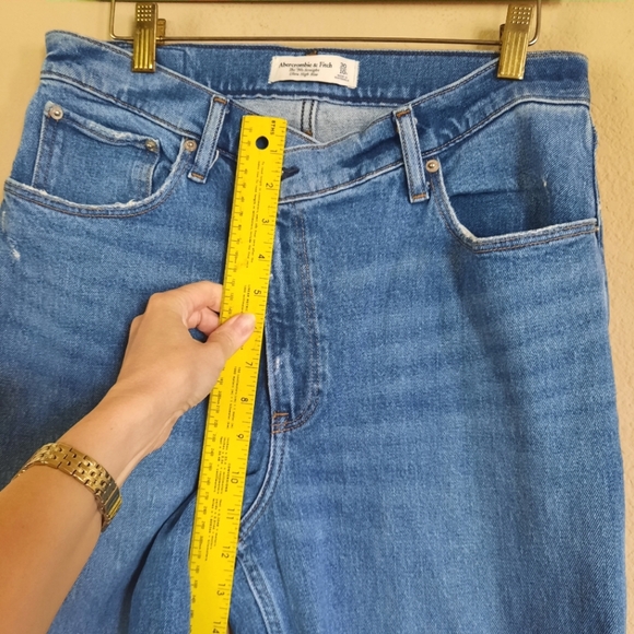 Abercrombie A&F Criss Cross Ultra High Rise 90s Straight Leg Jeans - Picture 4 of 8